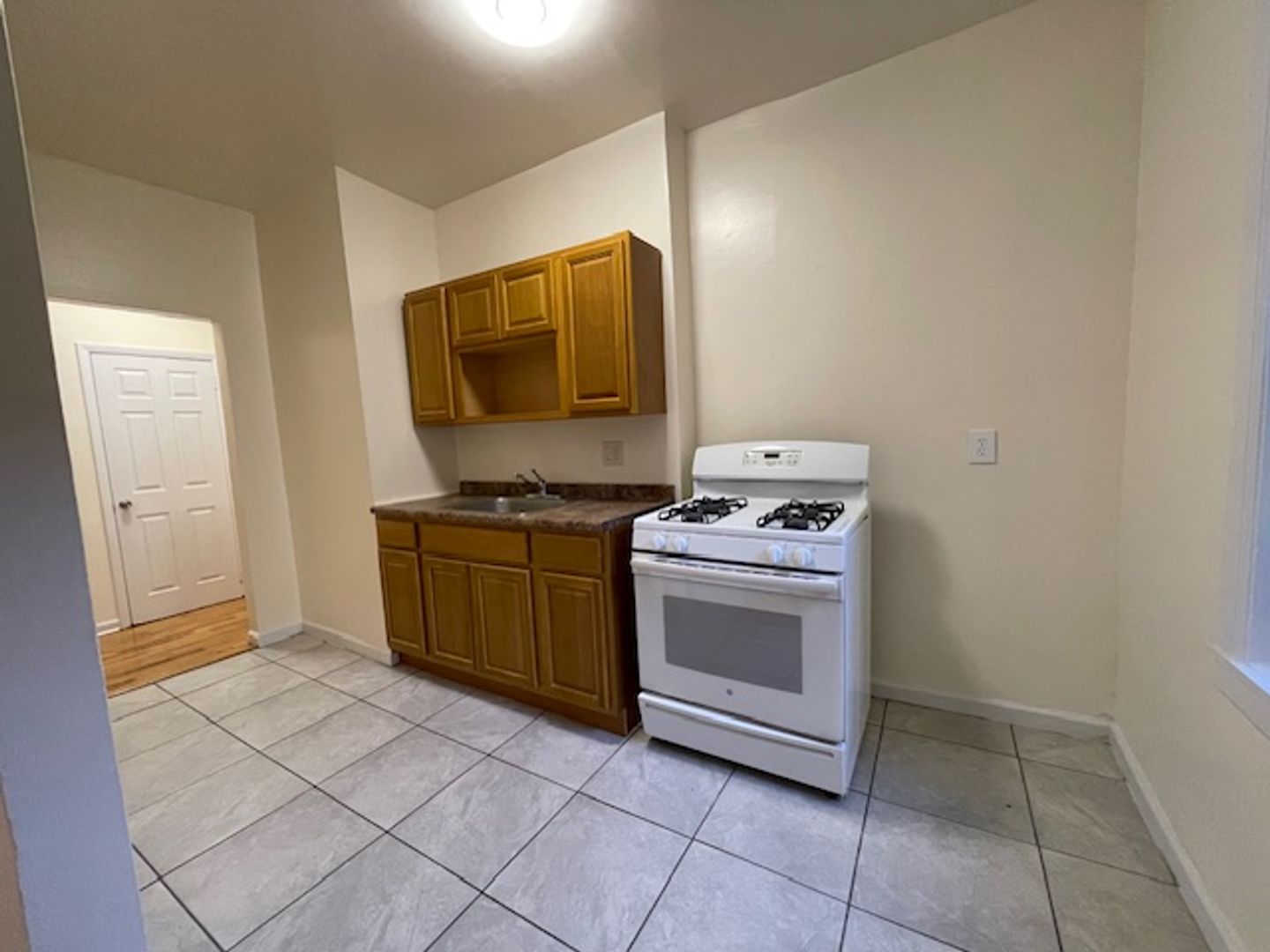 Newark Apartment: 305 OSBORNE TER