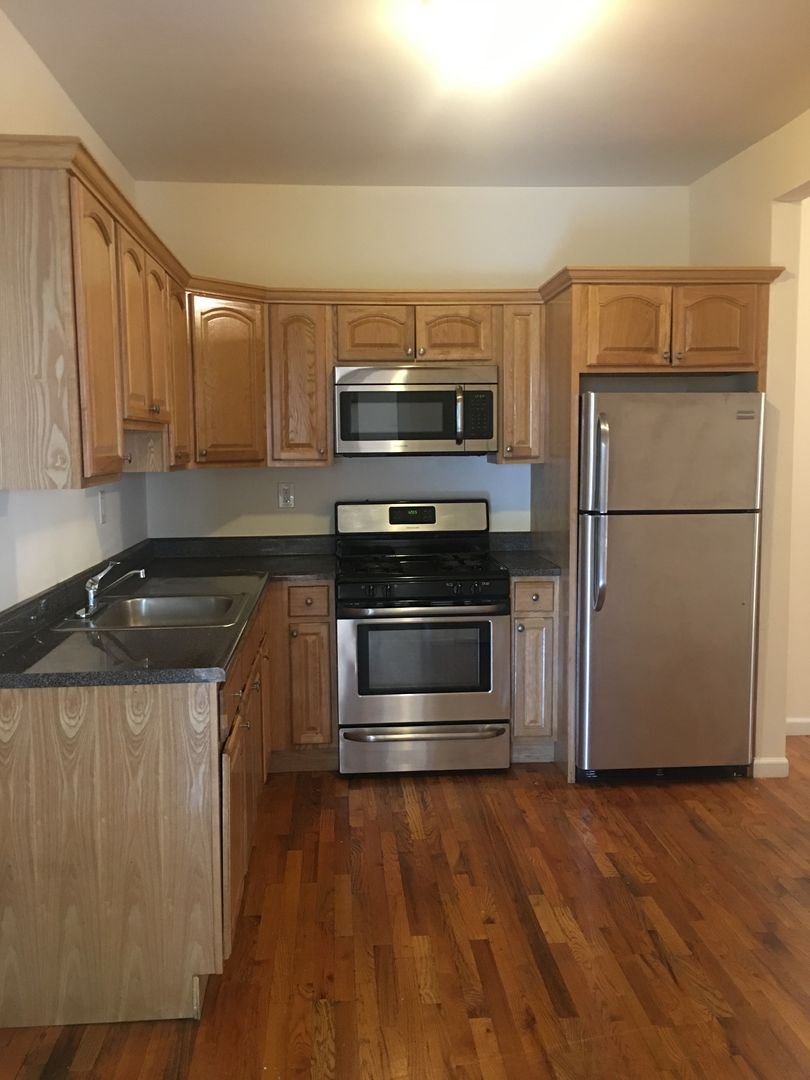 Newark Apartment: 342-344 HAWTHORNE AVE