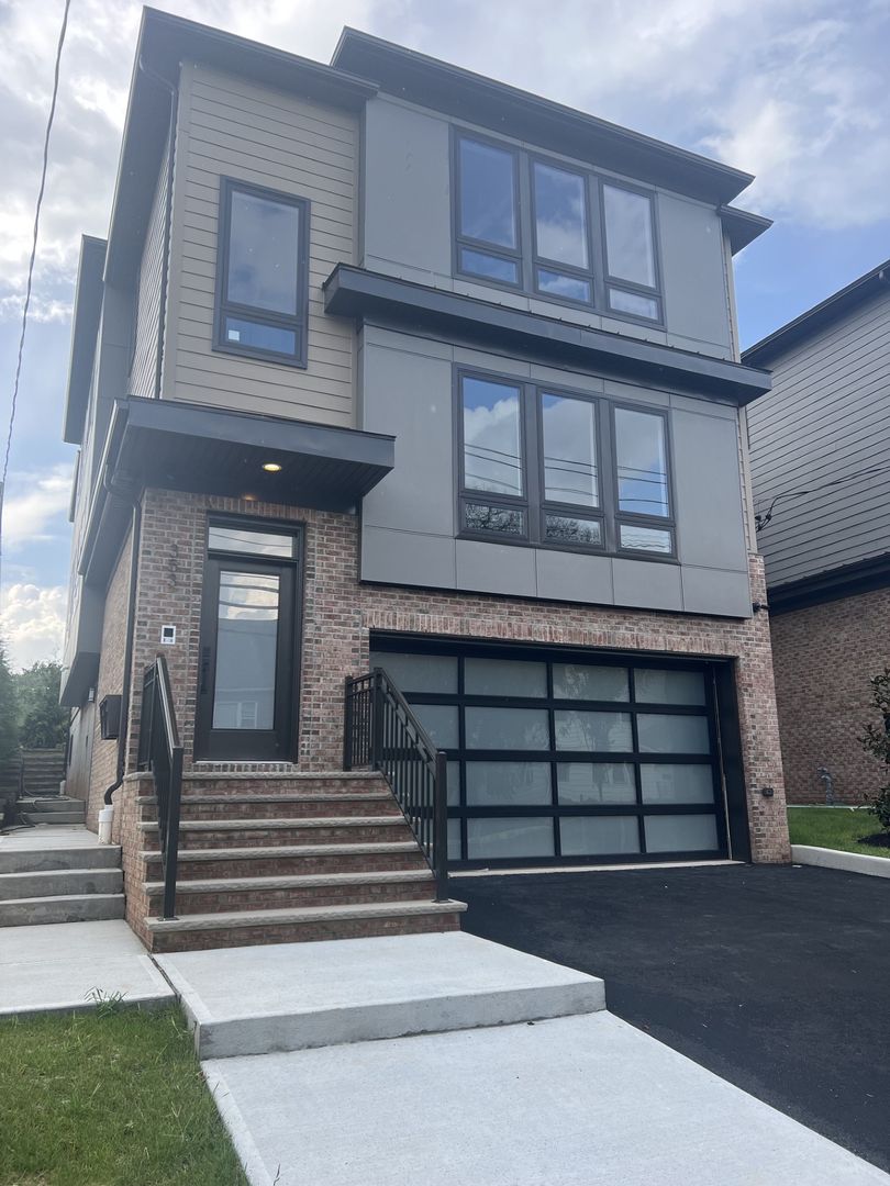Maplewood Apartment: 353 BOYDEN AVE