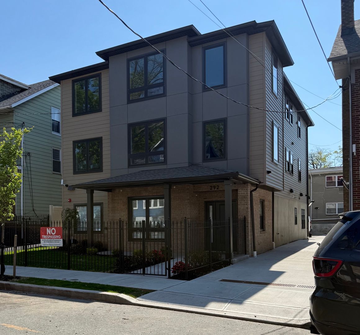 Newark Apartment: 292 Schley