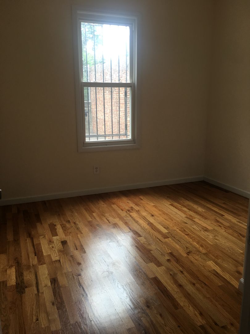 Newark Apartment: 342-344 HAWTHORNE AVE