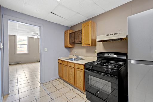 Convenient 1 bedroom home in McKees Rocks available October 1!