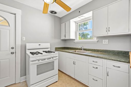 BEECHVIEW 2 BED / 1.5 BATHROOM BEAUTY WITH OFF-STREET PARKING!!! – photo 1