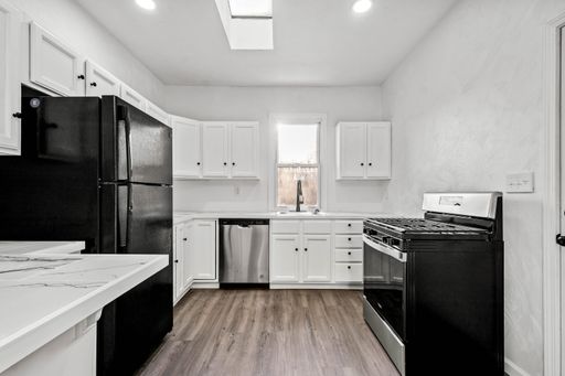 DAZZLING 3 BED, 2 BATH HOUSE AVAILABLE IN PITCAIRN! NEWLY RENOVATED!