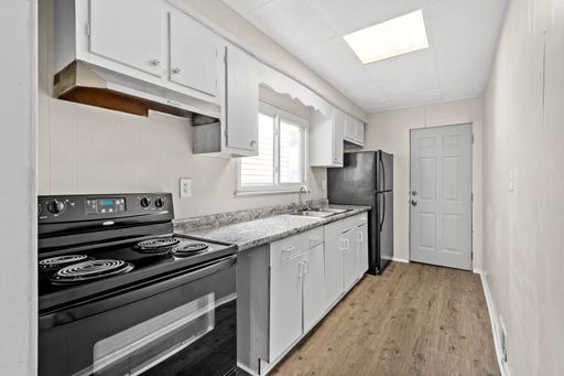 MAGNIFICENT MCKEES ROCKS 3 BEDROOM / 1.5 BATHROOM BEAUTY! WITH COVERED BACK PORCH AND PARTIALLY FENCED IN BACK YARD!!! – photo 1
