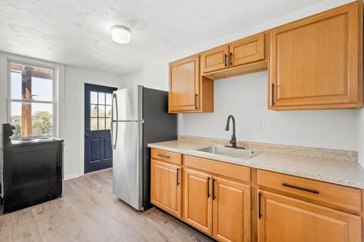SCORE 50% OFF 1ST MONTH'S RENT IF SIGNED BY SEPTEMBER 4! Fresh 2 bedroom home in Carrick available now! – photo 1