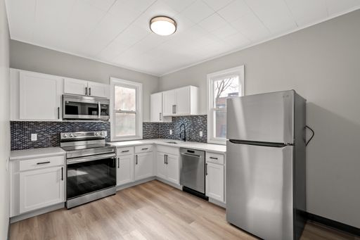 BEAUTIFUL 3 BEDROOM HOME IN DOWNTOWN CORAOPOLIS!!! WHOLE HOUSE AC & DETACHED GARAGE! – photo 1