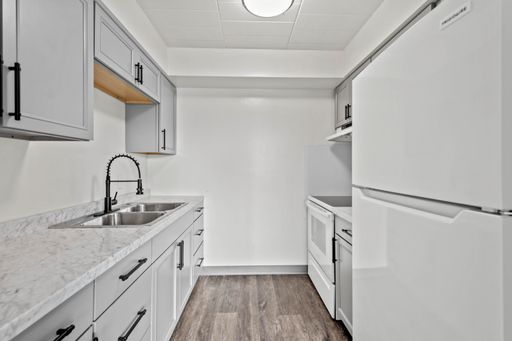 Roomy 1 bedroom in Carrick available October 15!