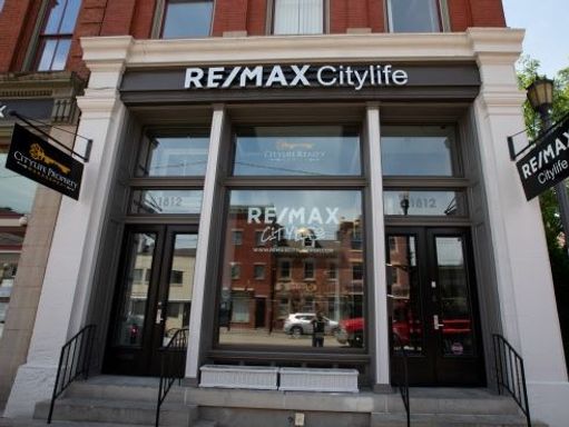 BEAUTIFUL COMMERCIAL SPACE ON EAST CARSON STREET!!! – photo 1