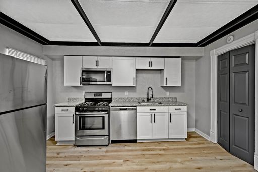 $200 OFF 1ST MONTH OF RENT! Gorgeous 4 bedroom home in Pittsburgh available now! – photo 1