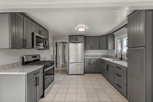 STUNNING 2 BEDROOM HOUSE!! HUGE FULLY FENCED BACKYARD WITH DECK!!!