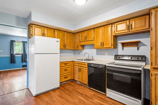 Beautiful 2 bedroom home in Scott Township available October 1!
