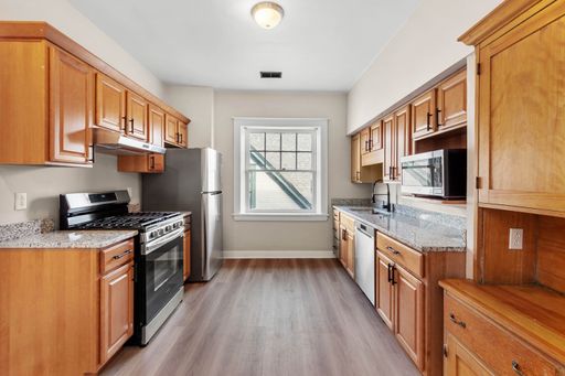 SCORE 1ST MONTH'S RENT FREE IF SIGNED BY SEPTEMBER 4! Beautiful 2 bedroom home in Point Breeze available now! – photo 1