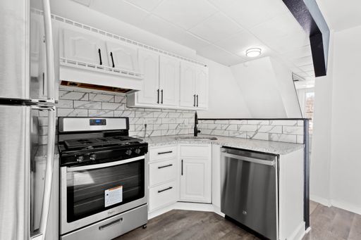 MASSIVE, RENOVATED 5 BEDROOM IN SPRING HILL!!! MINUTES FROM I-28! – photo 1
