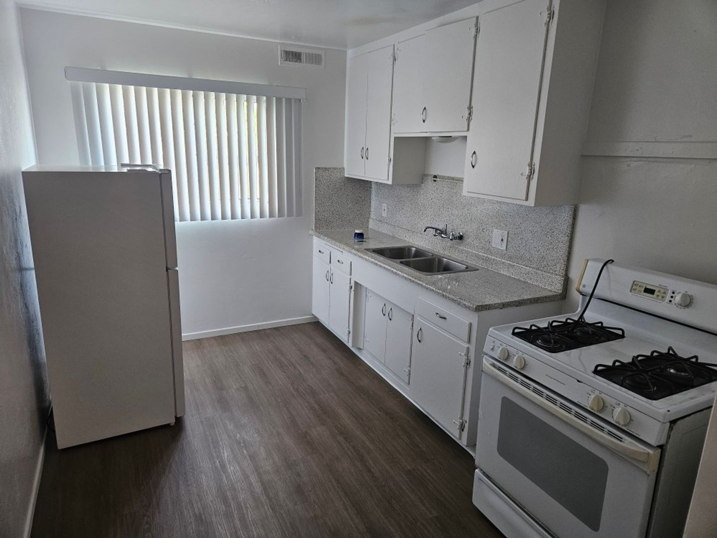 San Diego Apartment: 5080 Voltaire Street