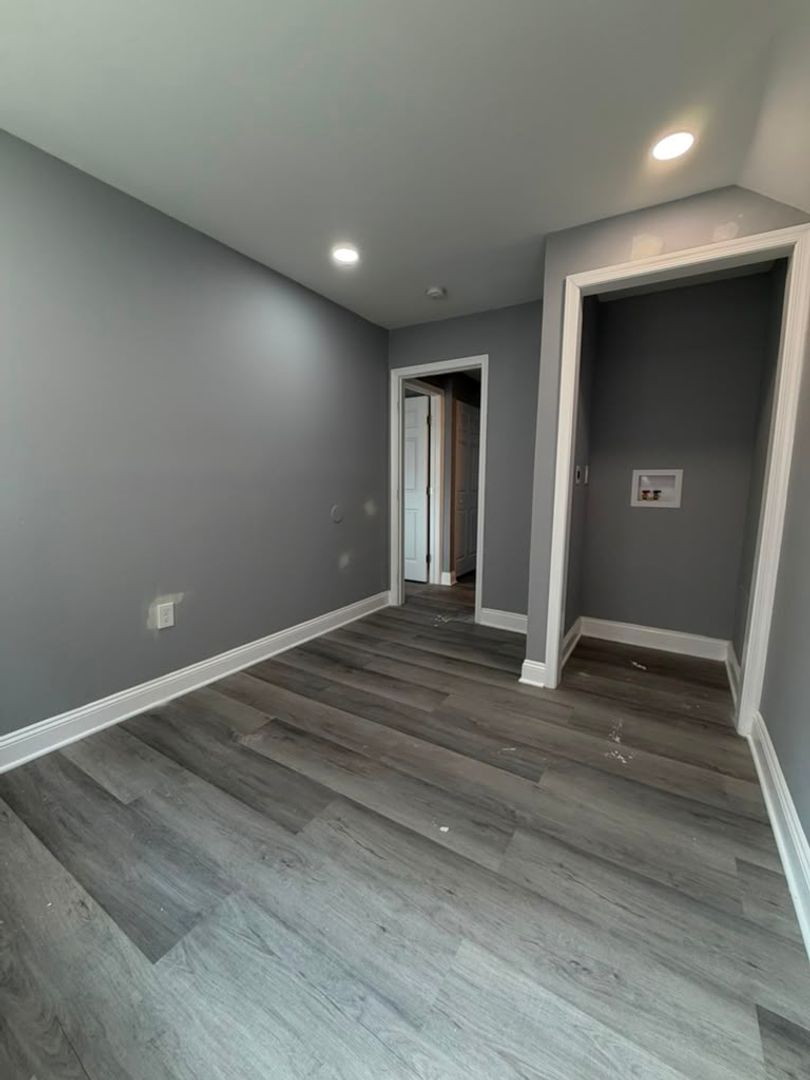 Lane Apartments 4 of 8