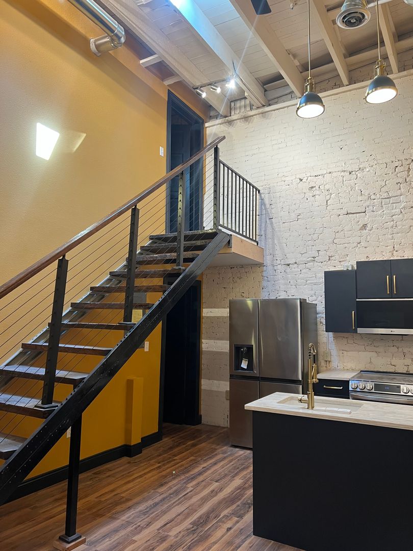 Texarkana Apartment: 204 East Broad