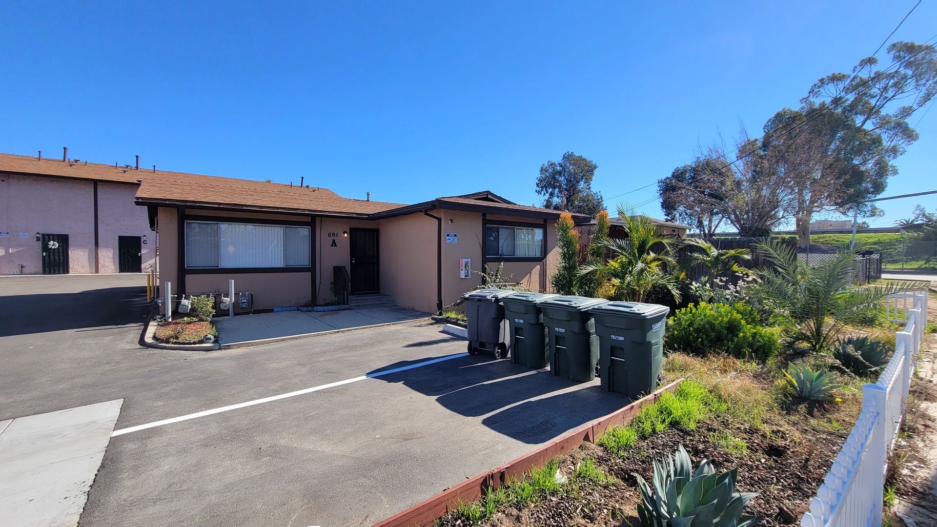 EL CAJON Townhome: 691 Graves Ave
