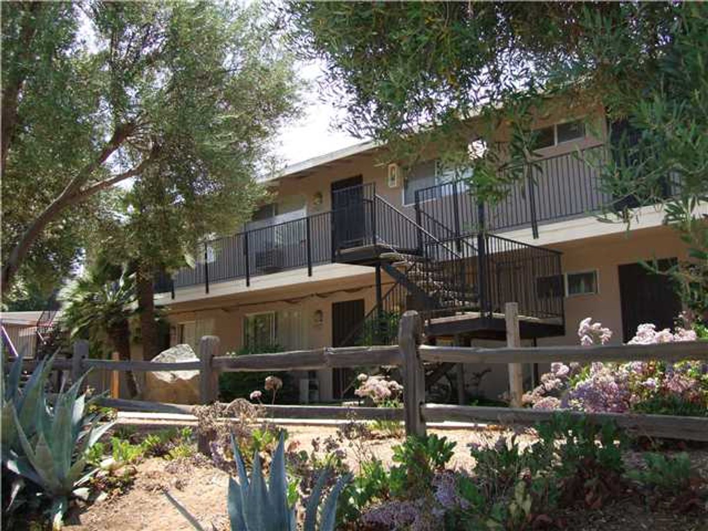 Escondido Apartment: 1315-1325 S Maple Street