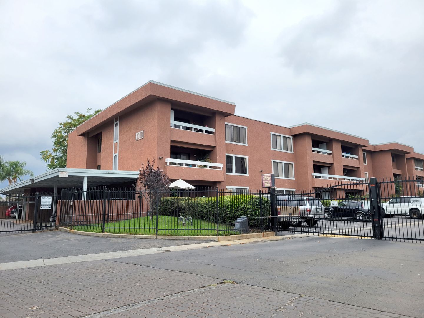 Escondido Condo: 1010 E Washington Ave #68