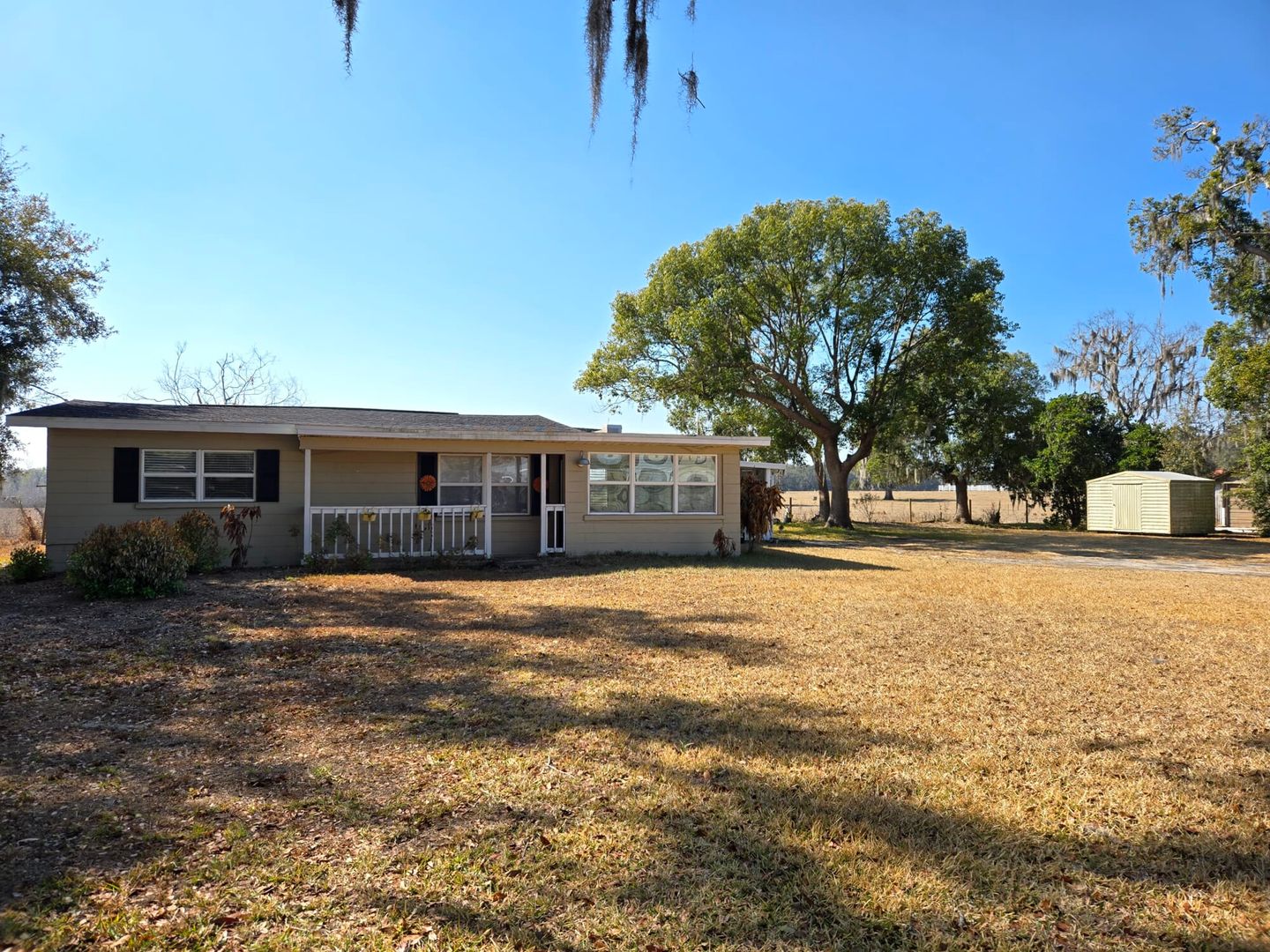PLANT CITY House: 4211 3 OAKS RD