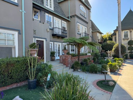 Rarely Available Historic Chateau Lowena One Bedroom – photo 1