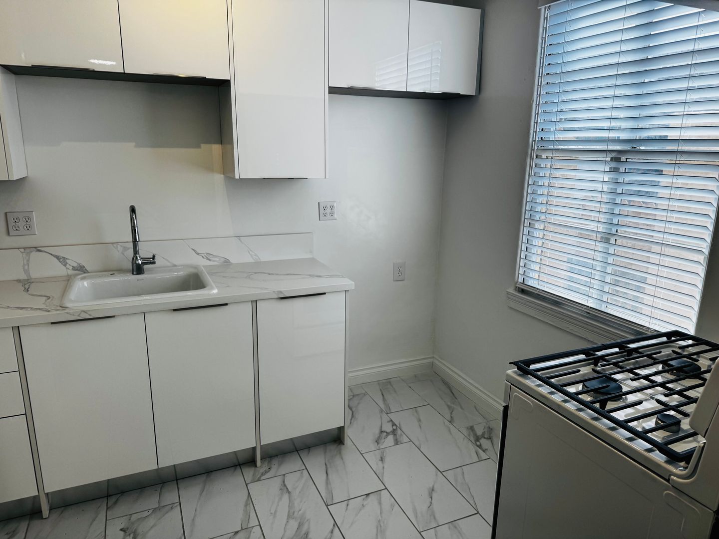 Long Beach Apartment: 229 W. 6th Street