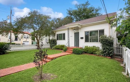 2 Bed 1 Bath Rental at 2800 Broadway St, New Orleans, LA – photo 1