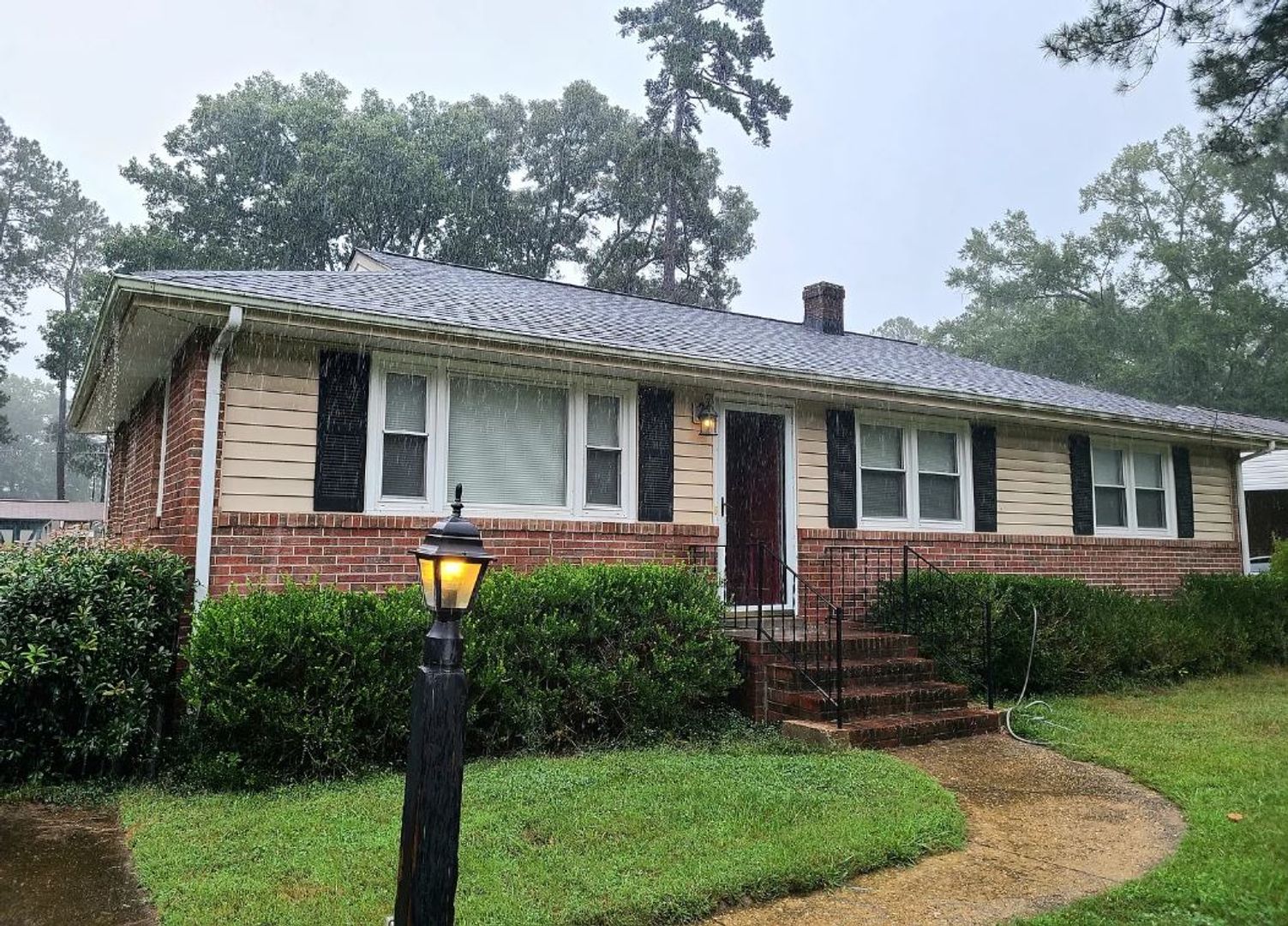 Sandston House: 320 Treva Rd