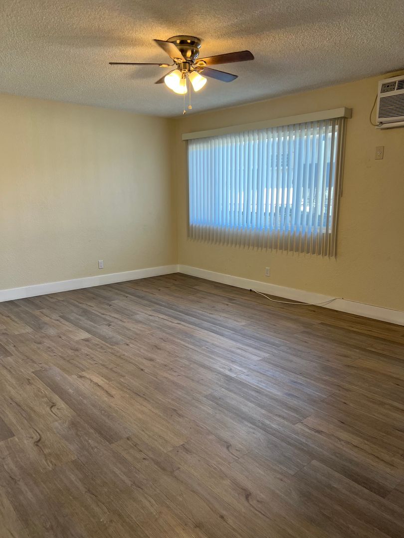 Compton Blvd Apartment: 1415 E. Alondra Blvd