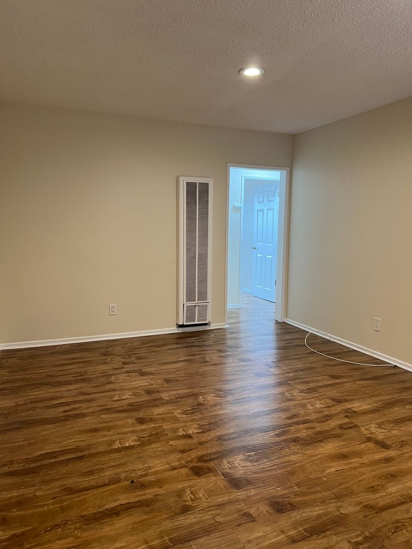 Inglewood Apartment: 520 E. Hazel St