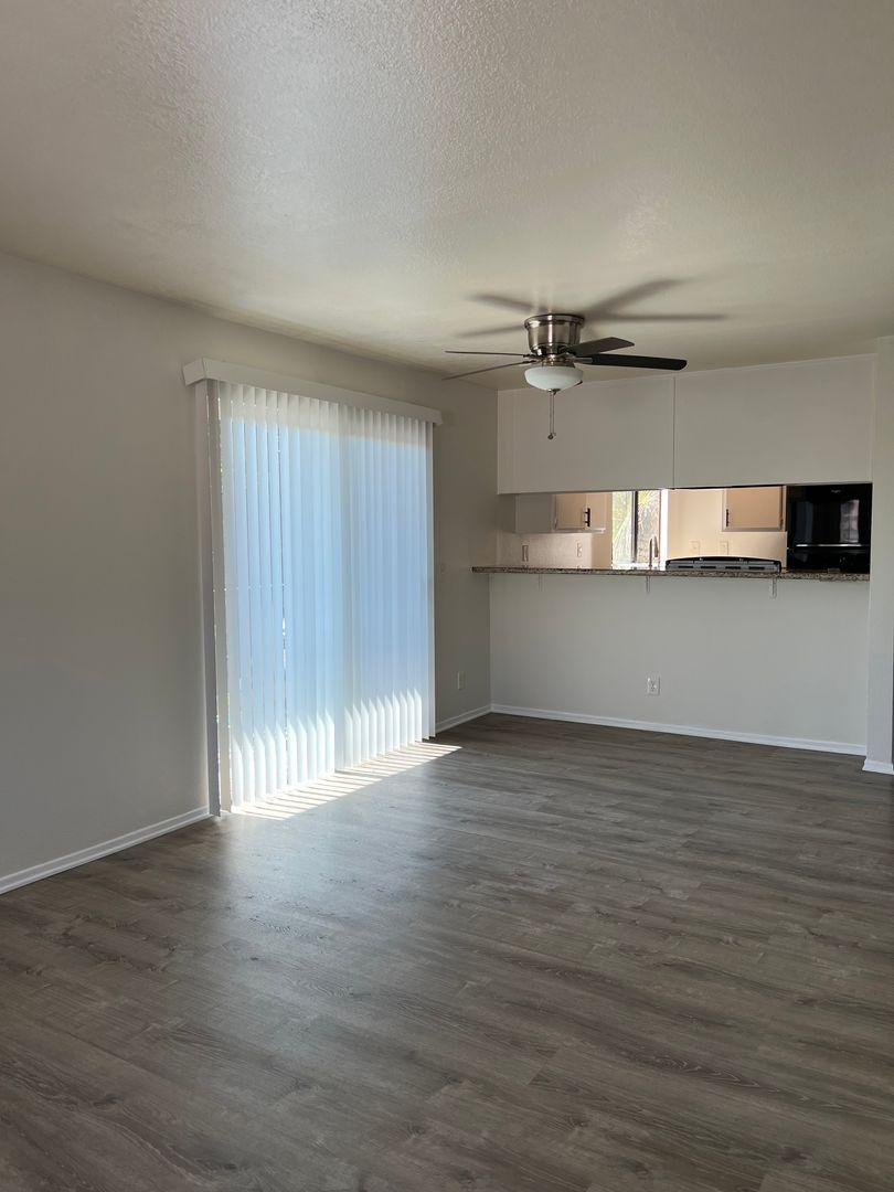 Long Beach Apartment: 1740 N Stanton Pl