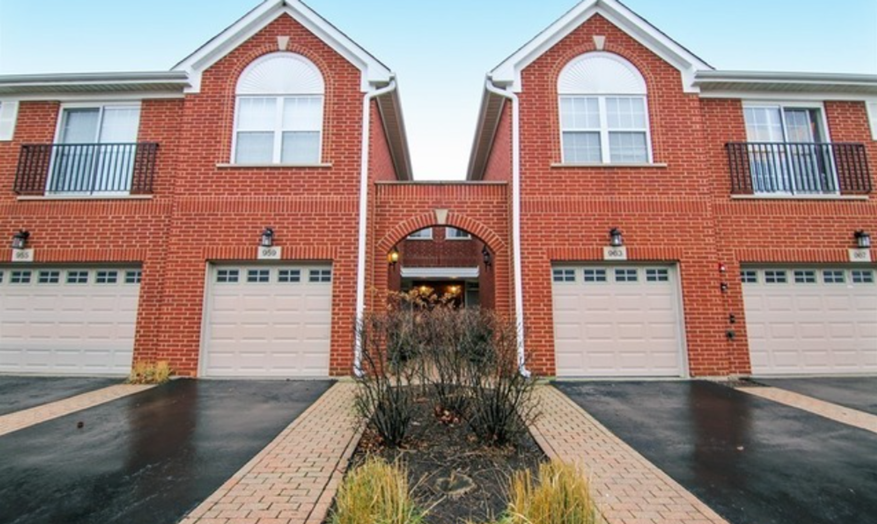 Northbrook Townhome: 967 Kensington Dr.