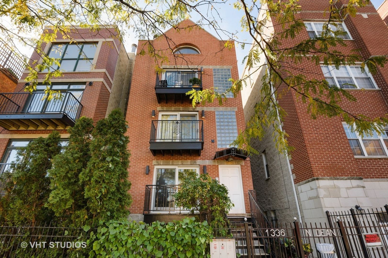Chicago Apartment: 1336 N Dean St