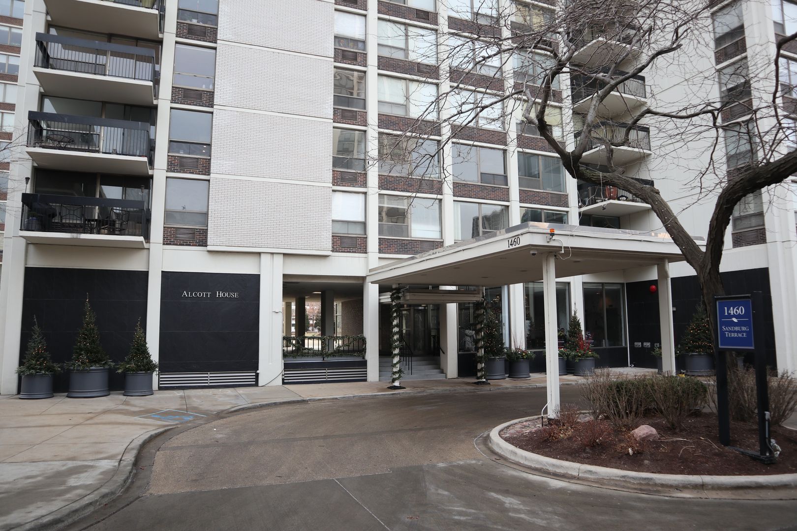 Chicago Condo: 1460 N Sandburg Unit 1409A