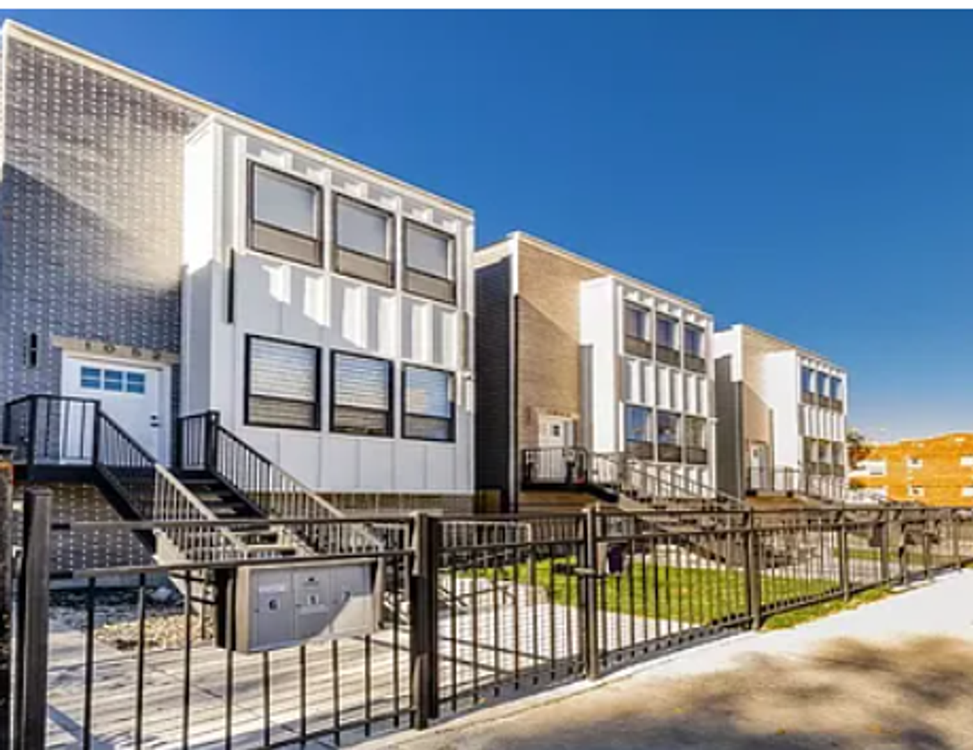 Chicago Apartment: 1056 N Central Park Ave - Unit 2