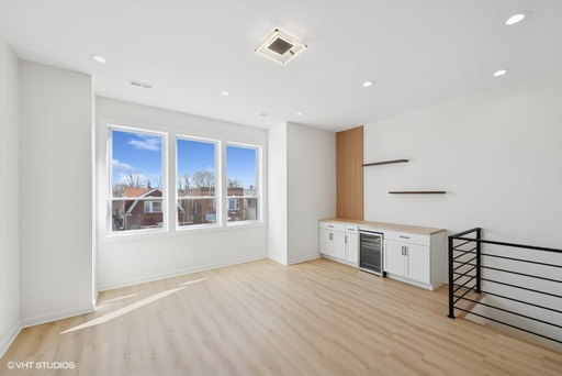 Gorgeous 3b/2b Apartment In Humboldt Park – photo 1