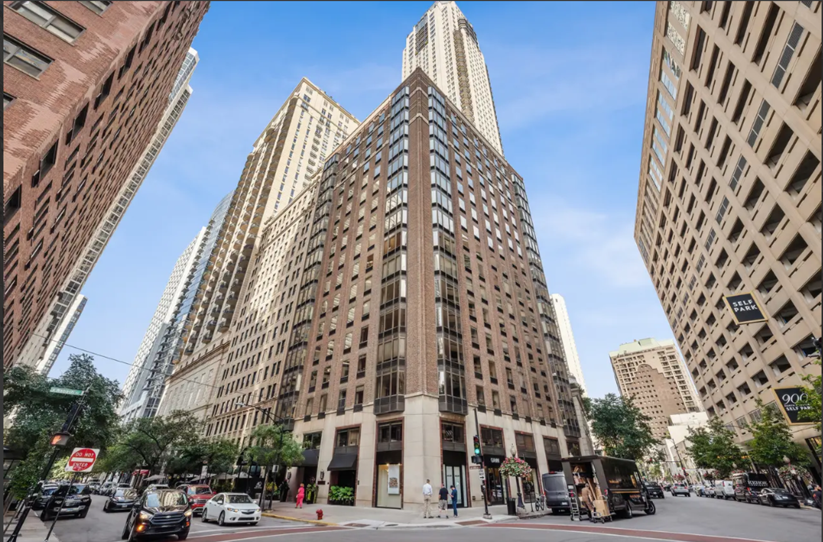 Chicago Condo: 40 E Delaware Place, Unit 904