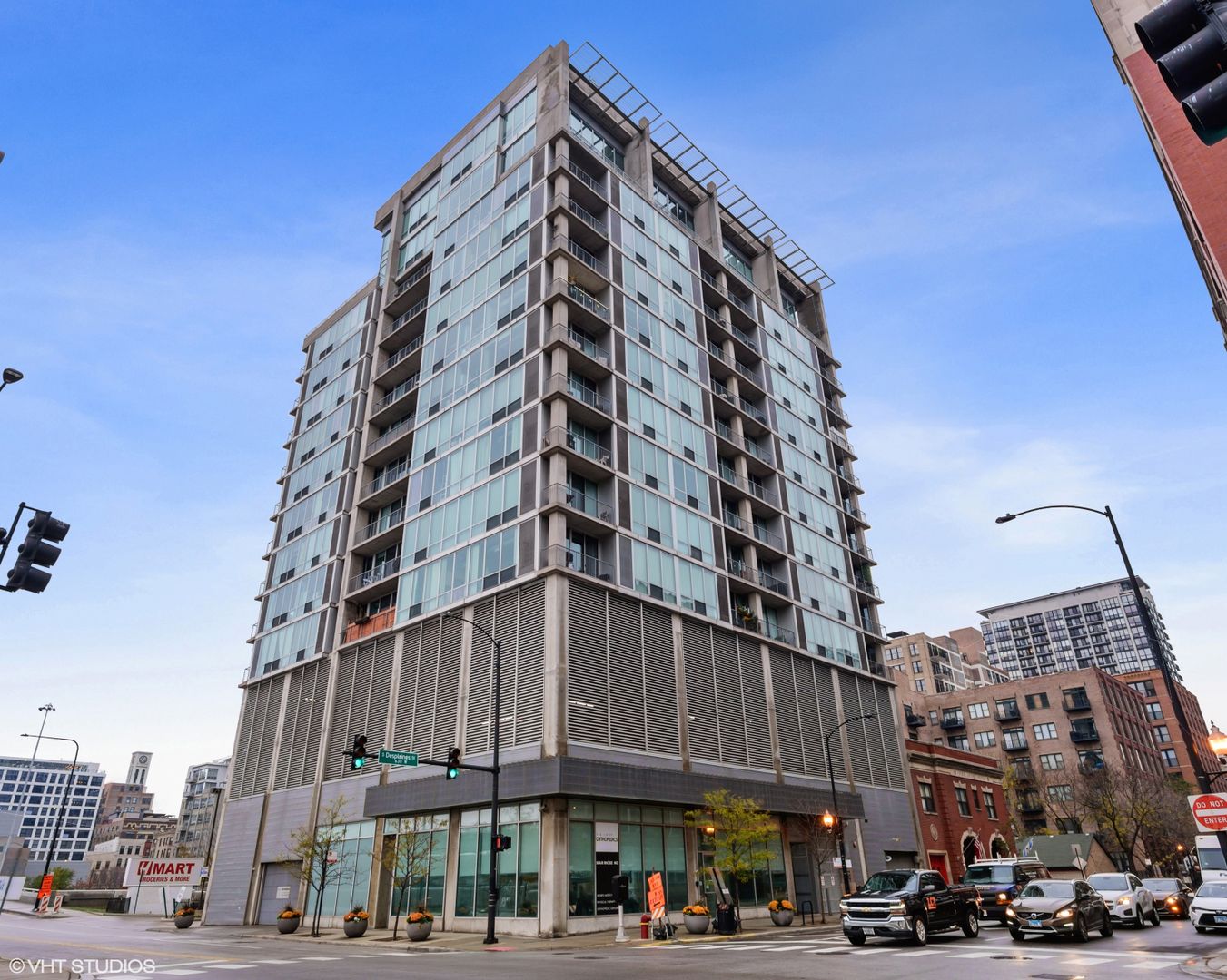 Chicago Condo: 700 W Van Buren #910