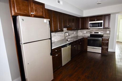 Absolutely Gorgeous Apartment Available now. W/D. Backyard! Available August 5th! – photo 1
