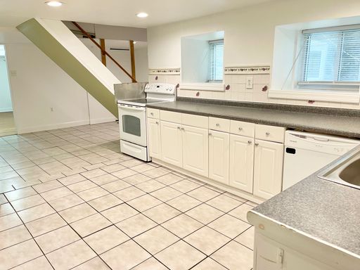 Large 4BR/3BA unit close University of Pennsylvania. Available Now. – photo 1