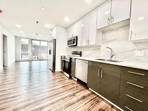 LUXURY apartment building with all amenities . NEW construction. 2ND AND LAST MONTH FREE! – photo 1