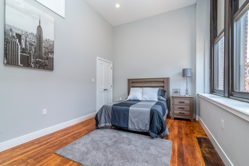 Awesome Location! Large Apartments. Roof Deck. Available 9/5! – photo 1