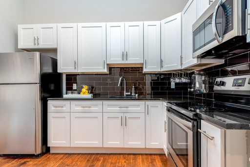 Newly Renovated 1bd at the Breeze! Pets are welcome! Available 7/7! – photo 1