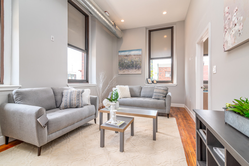 Beautiful historic 2 BR apartment. Roof Deck! Gym! Ask if Off Street Parking is available! – photo 1