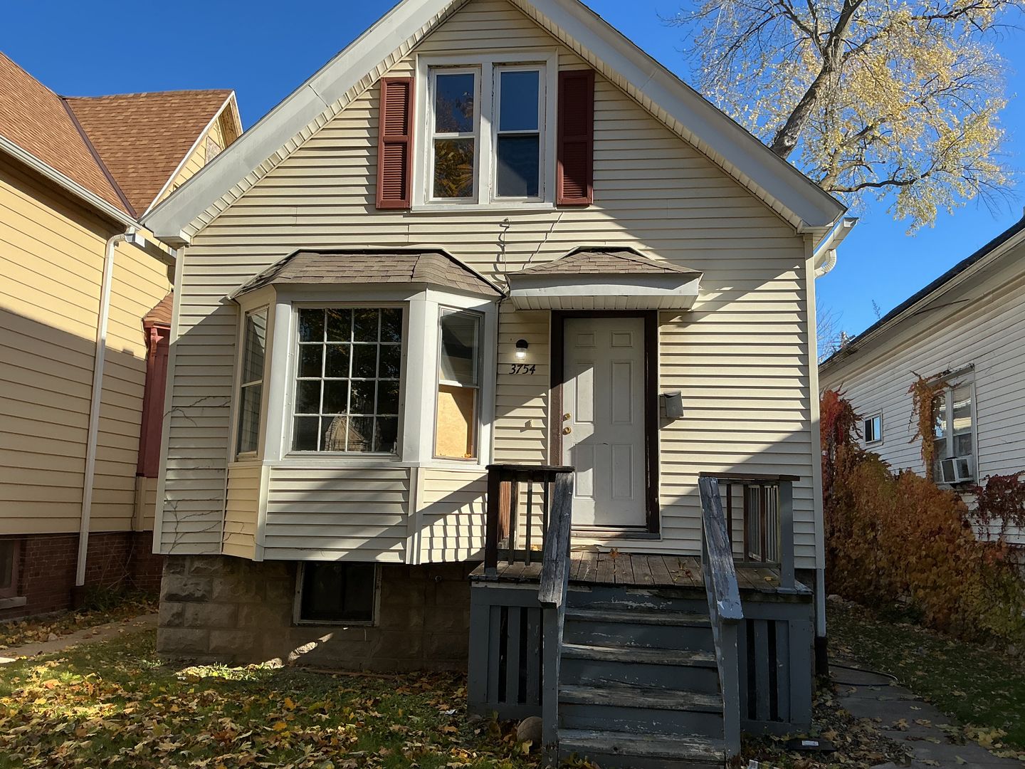 Milwaukee House: 3754 N 6th St