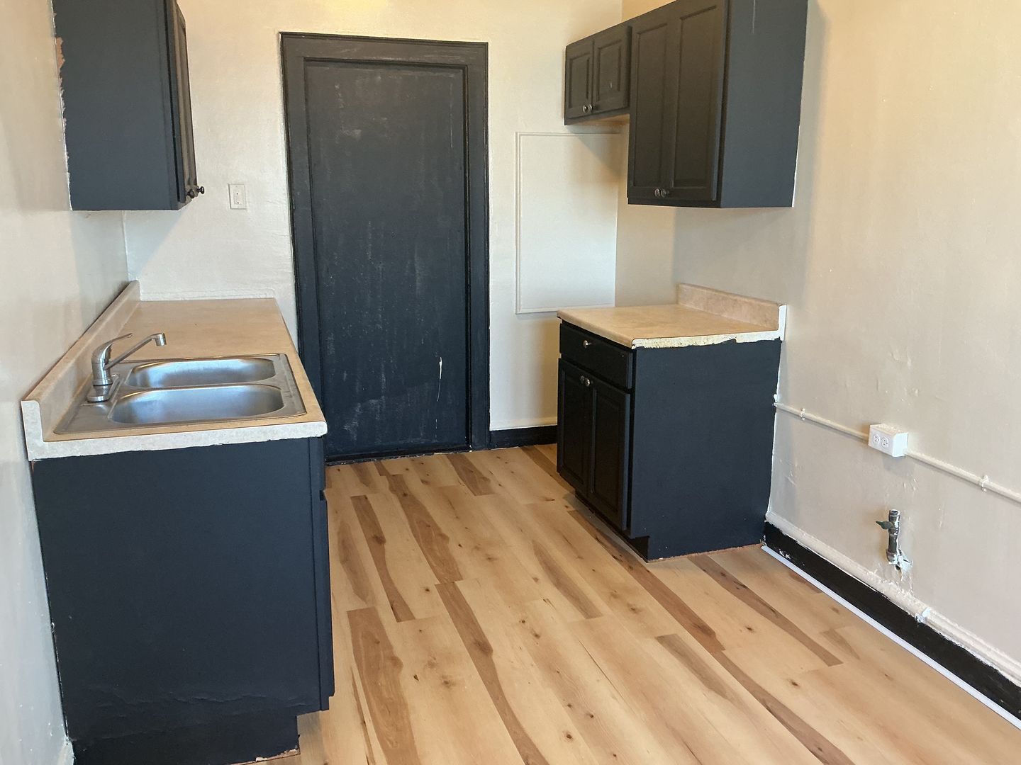 Milwaukee Apartment: 915 N 24th St