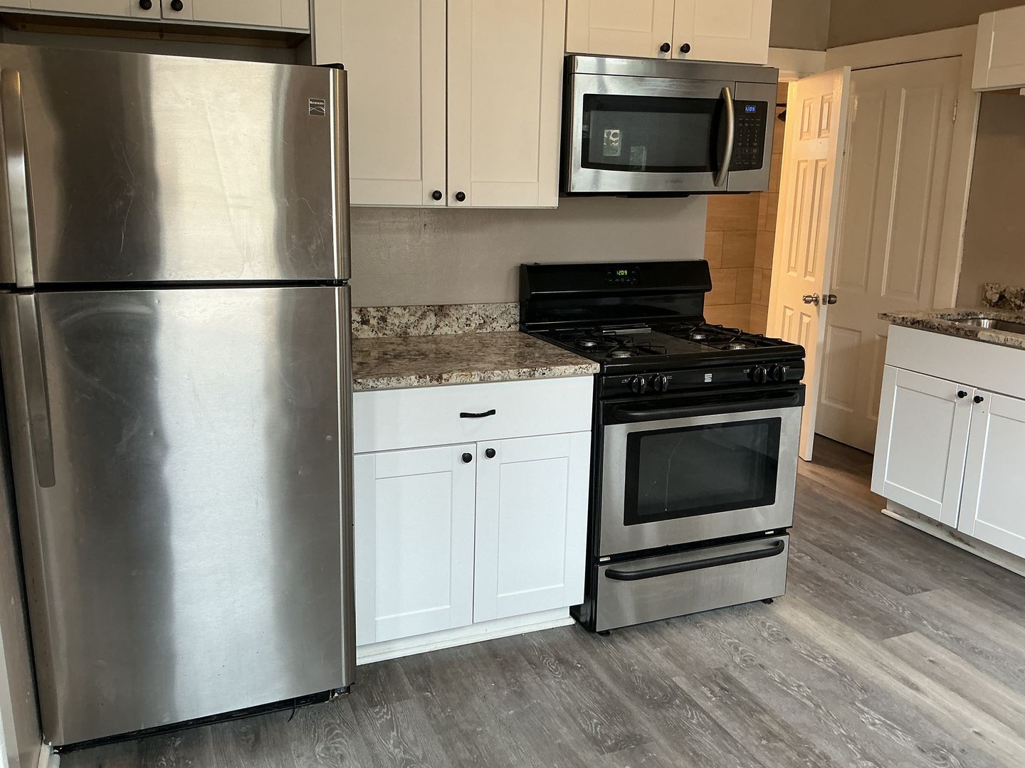 Milwaukee Apartment: 516 E Potter Ave