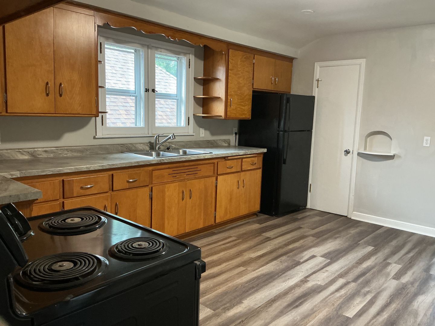 West Milwaukee Apartment: 5021 W Greenfield Ave