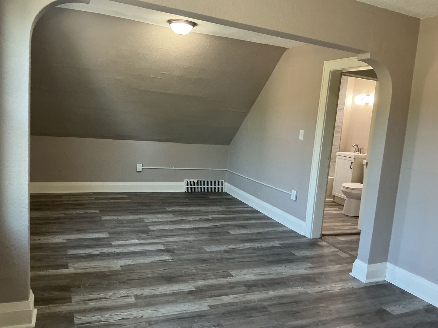 Milwaukee Apartment: 3657 N 12th St